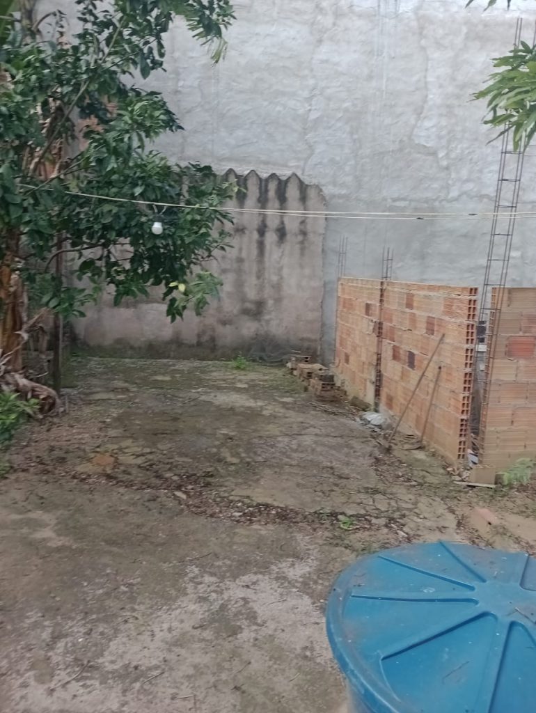 CASA 180MIL. P.SÃO PAULO AREA DE SERVIÇO QUINTAL 04